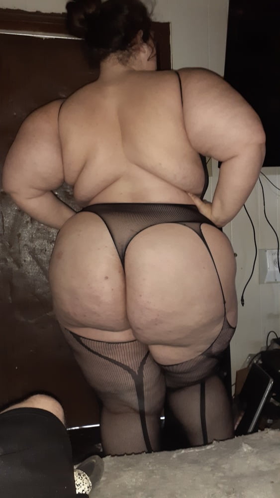 Full Exposure For Fat Slut - 23 Photos 