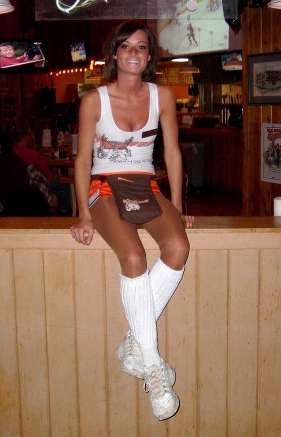Hooters Girls in Pantyhose - 42 Photos 