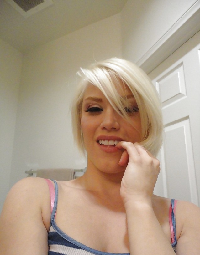 Kinky blonde ex-gf adult photos