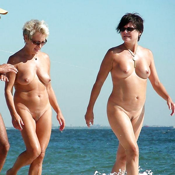 Mature Nudist Ladies 15 adult photos