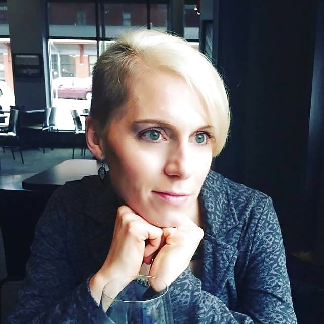 Facebook short haired hotties P3 adult photos