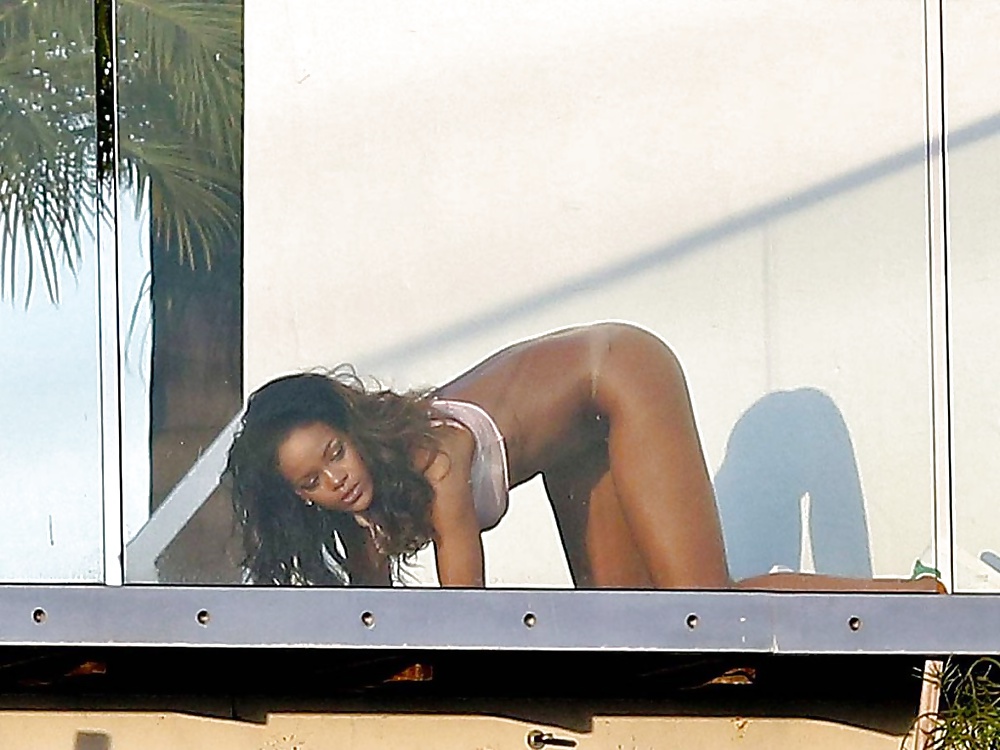 Rihanna nude leaked pics awesome dirty pics