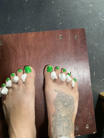tnt footwife painted toes           
