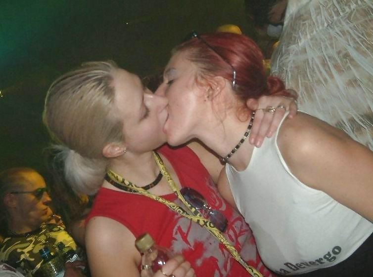 Girls Kissing Girls adult photos