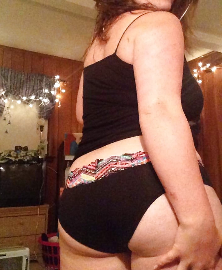 Teen PAWG Showing Off!! adult photos