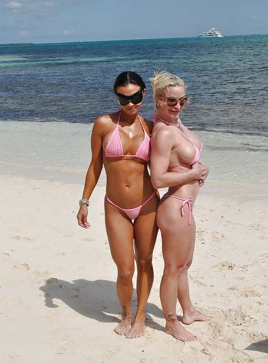 Andrea hot BIMBO MILF adult photos