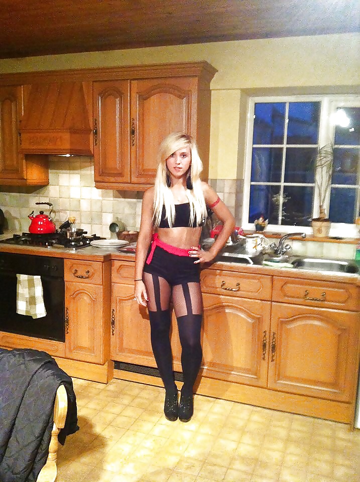 Amateur Chav Sluts Teens Bimbos Blondes Brunettes Milfs adult photos