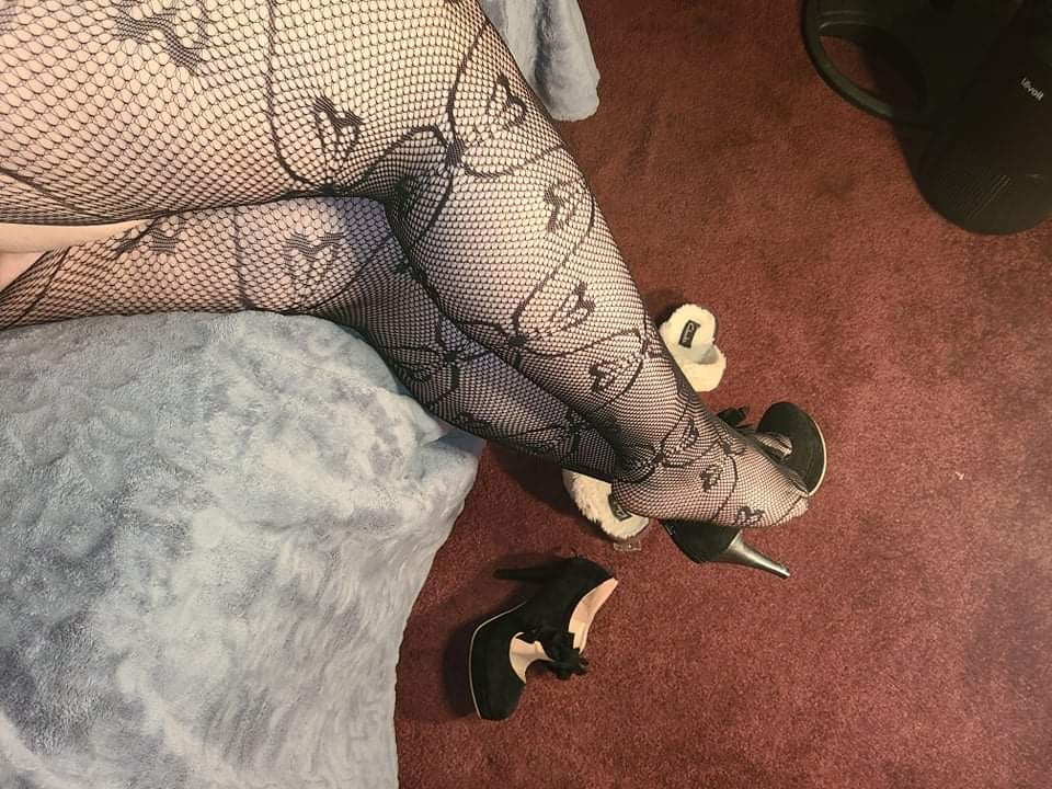 The cute piggy Lil Plumflowers Lovely Stockings Feet n Shoes - 13 Photos 