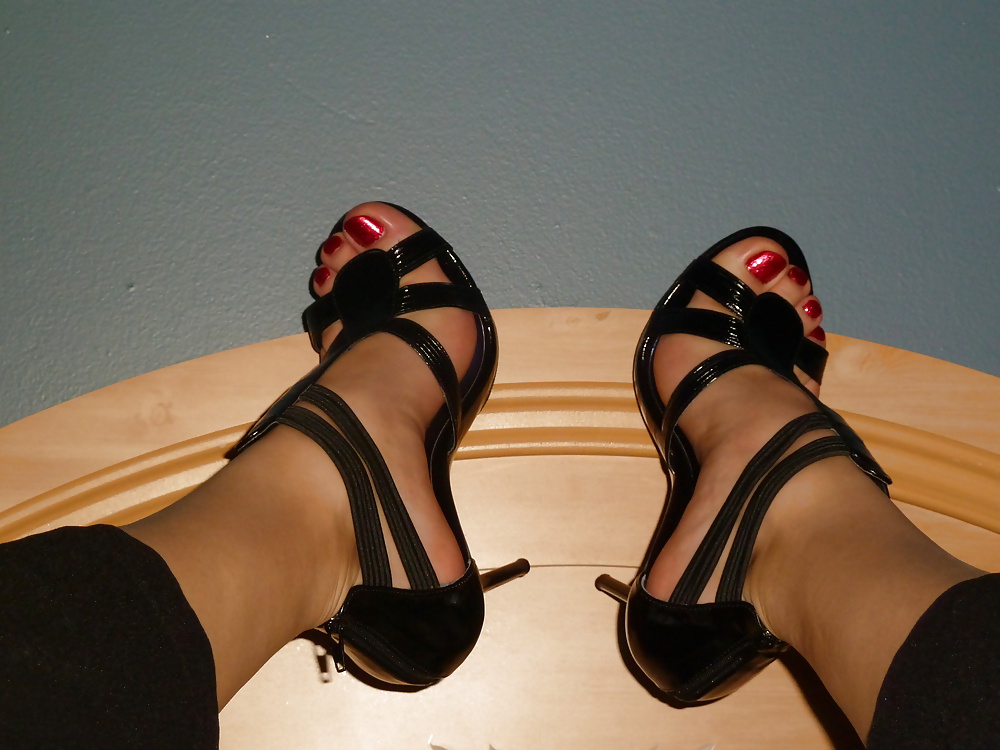 Tu Veux Sentir Mes Pieds ? adult photos