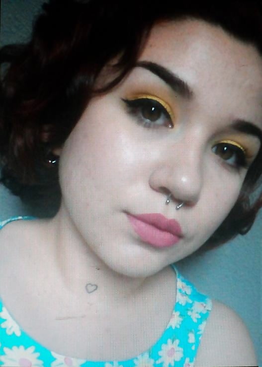 Stupid slut Hannah adult photos