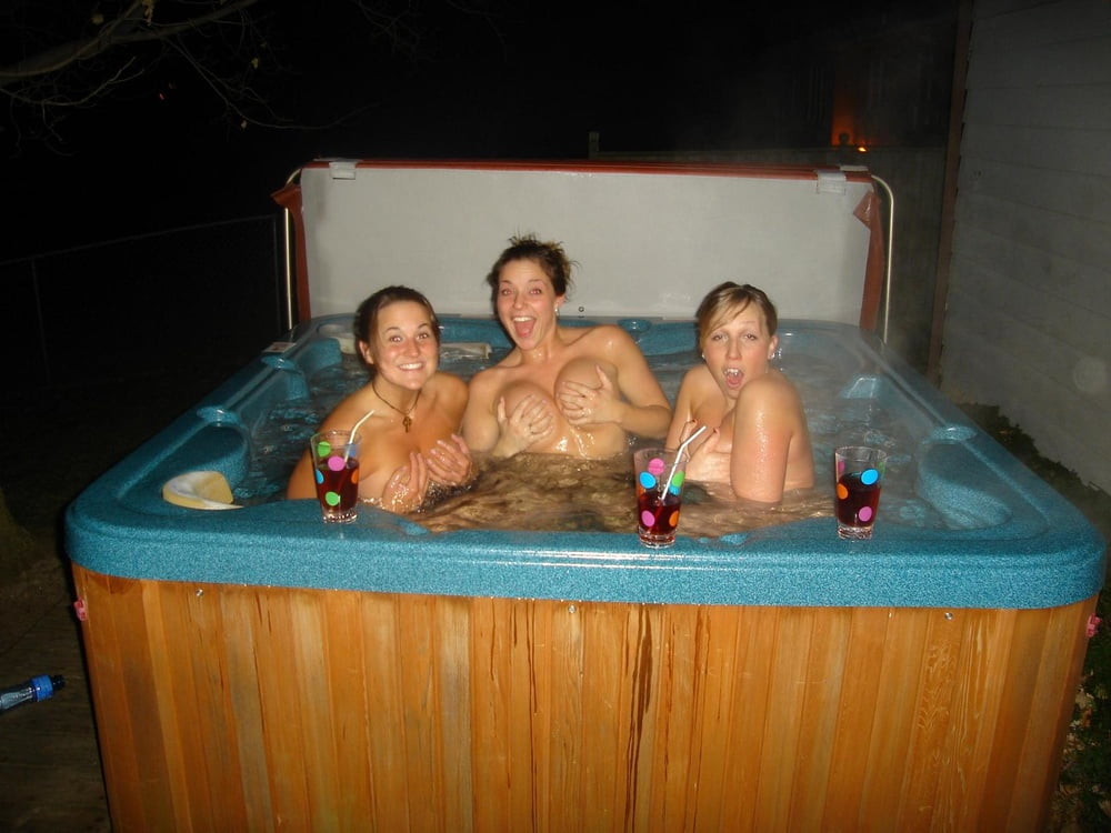 Hot Tub Hoochies - 18 Photos 