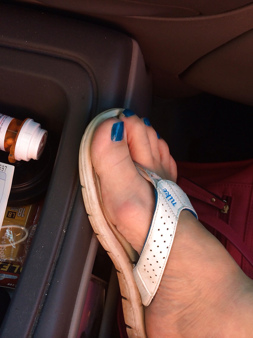 wifes toes in pink and blue adult photos